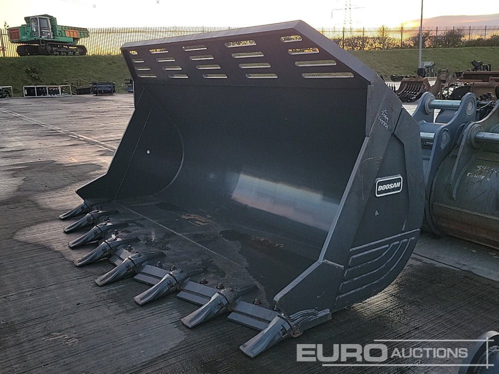2015 Doosan 132" Loading Bucket to suit Wheeled Loader - بكت: صورة 1 2015 Doosan 132" Loading Bucket to suit Wheeled Loader - بكت: صورة 1