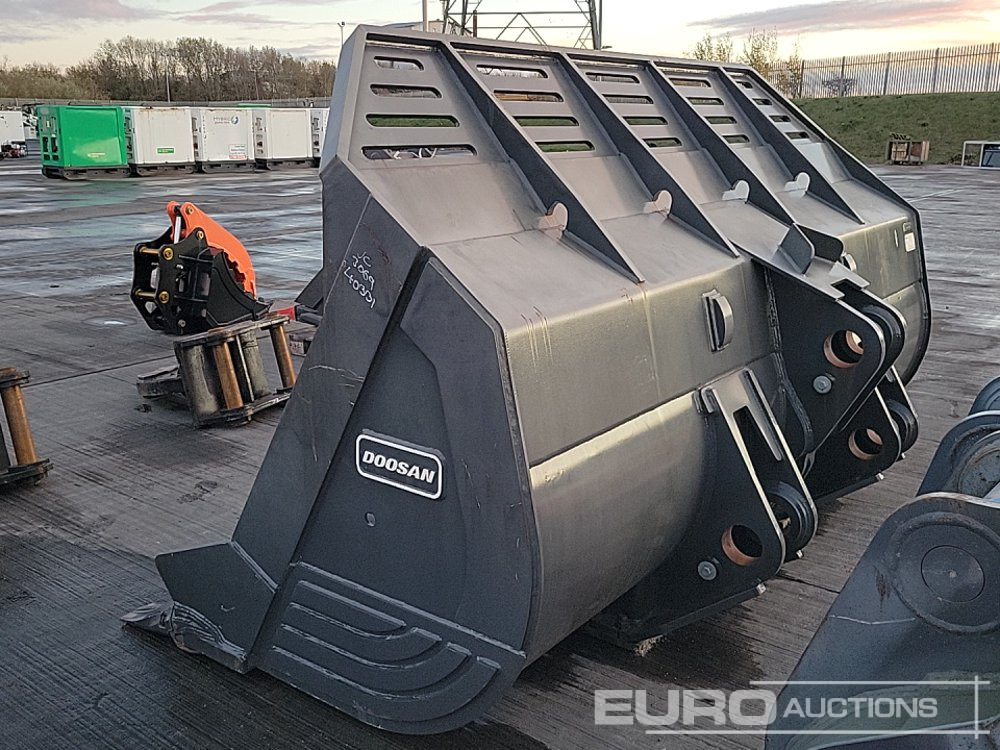 2015 Doosan 132" Loading Bucket to suit Wheeled Loader - بكت: صورة 3 2015 Doosan 132" Loading Bucket to suit Wheeled Loader - بكت: صورة 3