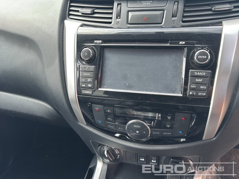 شاحنة البيك أب 2018 Nissan Navara Tekna: صورة 18