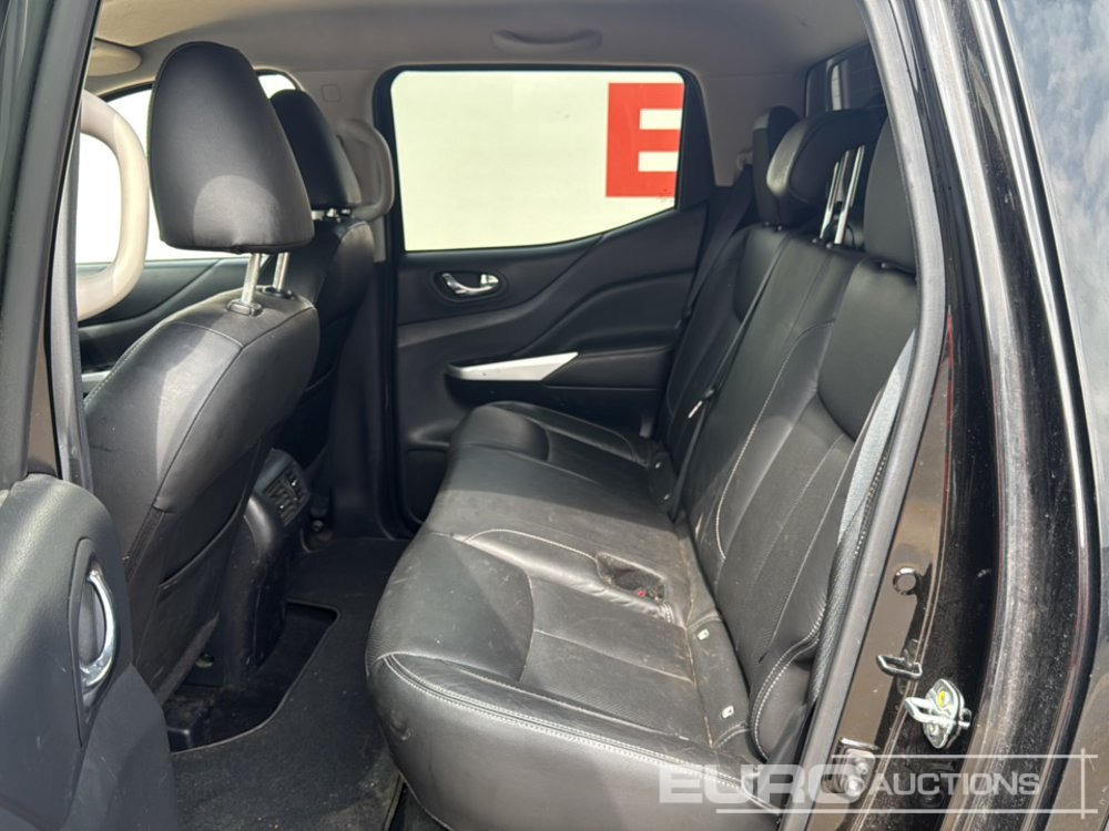 شاحنة البيك أب 2018 Nissan Navara Tekna: صورة 14