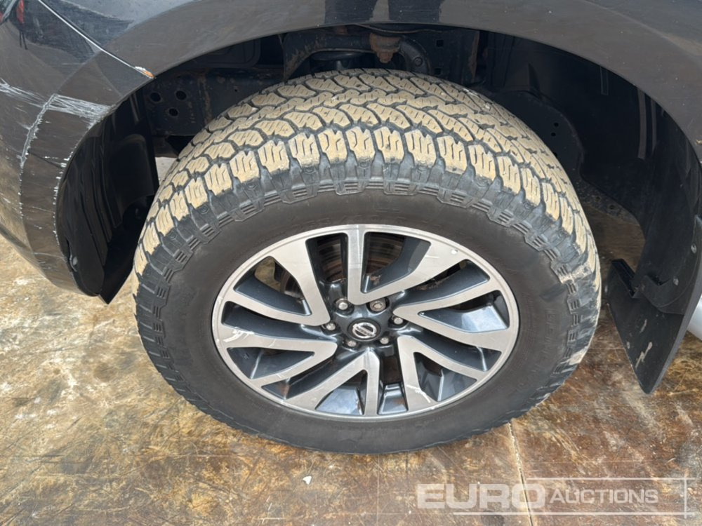 شاحنة البيك أب 2018 Nissan Navara Tekna: صورة 9