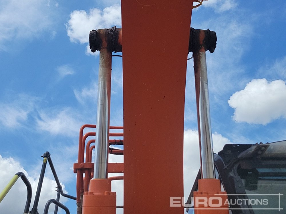 حفار زحاف 2019 Hitachi ZX135US-6: صورة 18