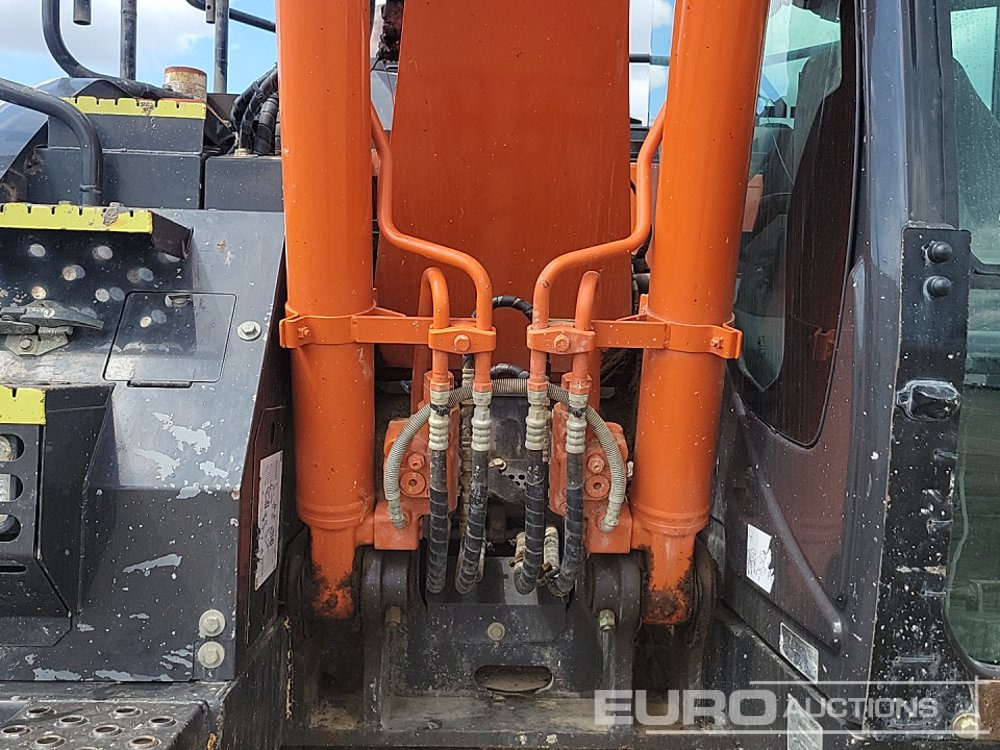 حفار زحاف 2019 Hitachi ZX135US-6: صورة 17