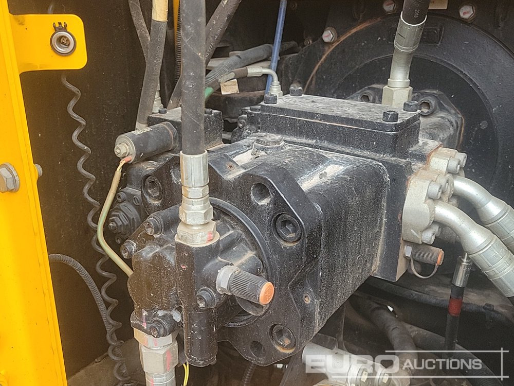 حفار زحاف 2019 JCB JS131LC: صورة 27
