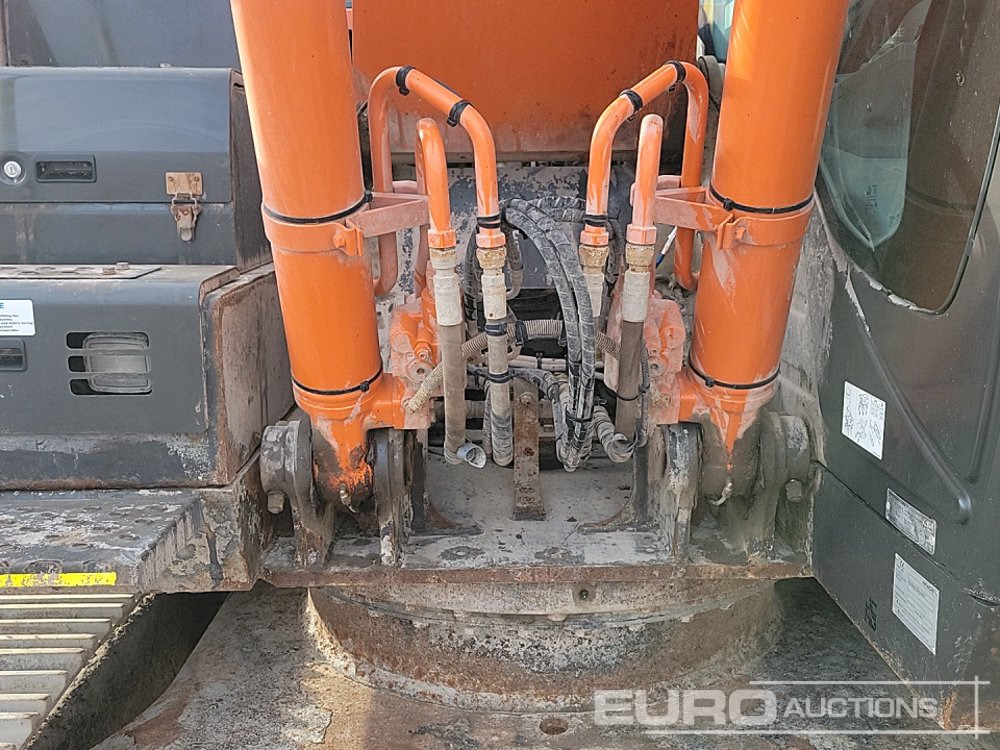 حفار زحاف 2020 Hitachi ZX210LC-6: صورة 17