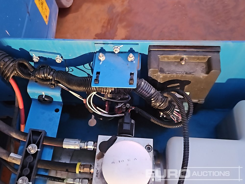 معدات الوصول 2021 Genie GS3246: صورة 17