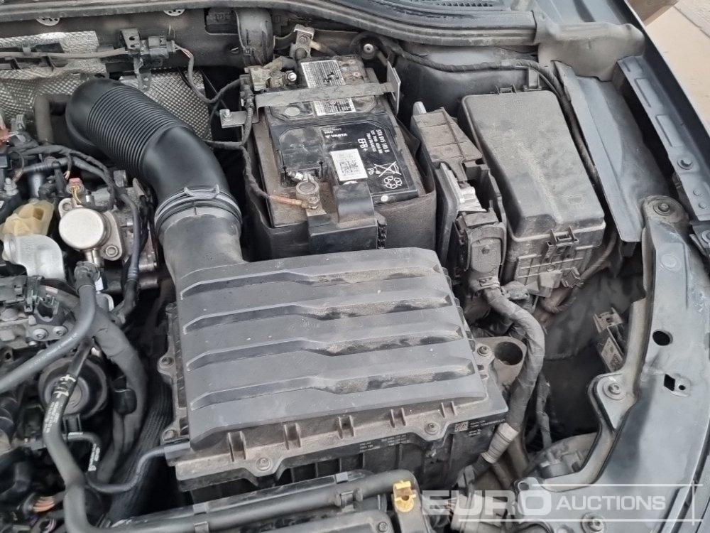 سيارة 2021 Volkswagen Golf R: صورة 14