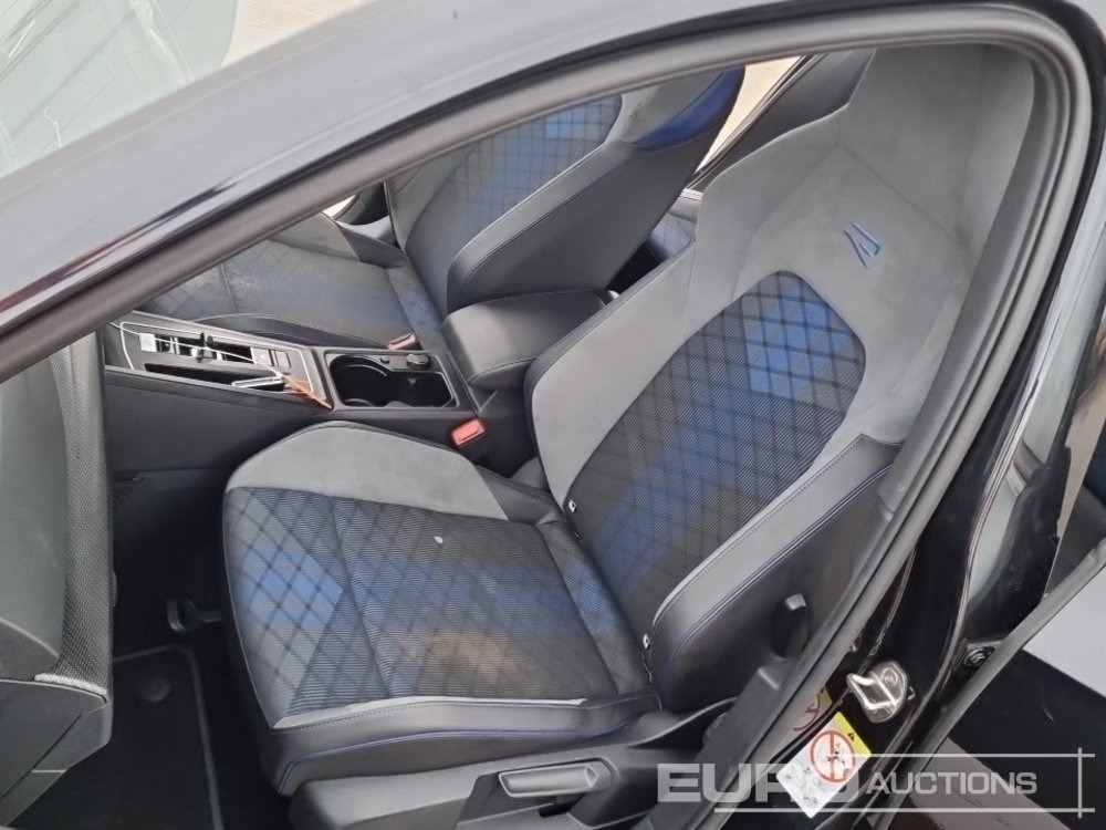 سيارة 2021 Volkswagen Golf R: صورة 28