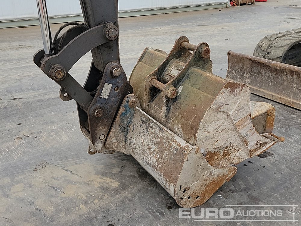 حفارة مُصَّغرة 2021 Volvo ECR88D: صورة 23