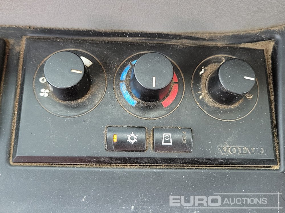 حفارة مُصَّغرة 2021 Volvo ECR88D: صورة 46