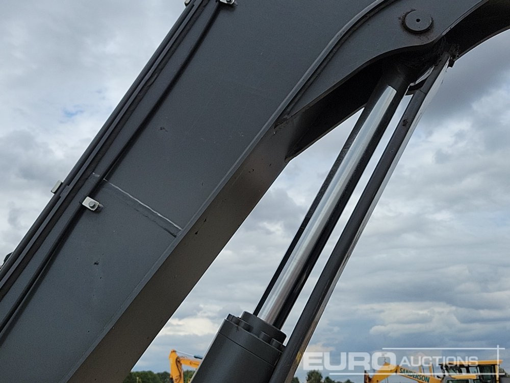 حفارة مُصَّغرة 2021 Volvo ECR88D: صورة 18