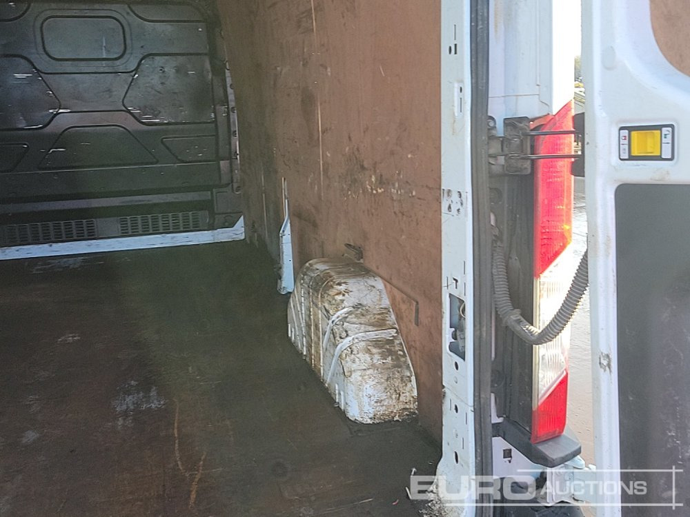 شاحنة التوصيل 2022 Ford Transit 350: صورة 14