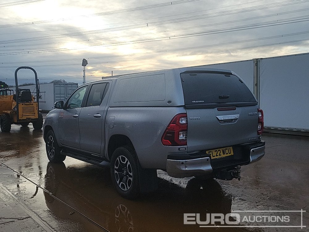 2022 Toyota Hilux Invincible - شاحنة البيك أب: صورة 3 2022 Toyota Hilux Invincible - شاحنة البيك أب: صورة 3