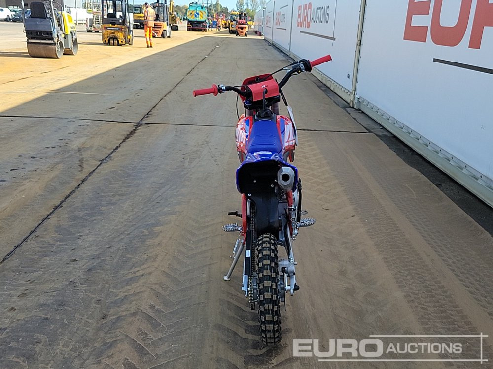 2025 Apollo Thunder 125cc Motorcross Bike, 14" Front, 12" Rear Tyres, Electric Start, Air Cooled, Hydraulic Suspension, Disc Brakes, Lighting Kit (UNASSEMBLED) - دراجة نارية: صورة 4 2025 Apollo Thunder 125cc Motorcross Bike, 14" Front, 12" Rear Tyres, Electric Start, Air Cooled, Hydraulic Suspension, Disc Brakes, Lighting Kit (UNASSEMBLED) - دراجة نارية: صورة 4