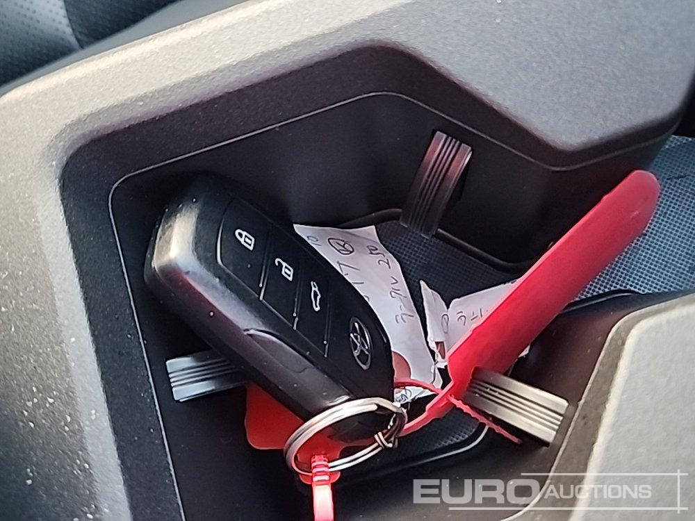 سيارة دفع رباعي 2025 Toyota Land Cruiser: صورة 40