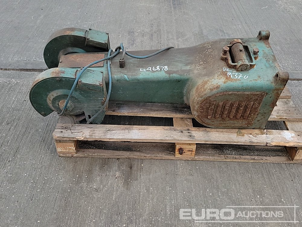 230Volt Pedestal Grinder - معدات البناء: صورة 2 230Volt Pedestal Grinder - معدات البناء: صورة 2