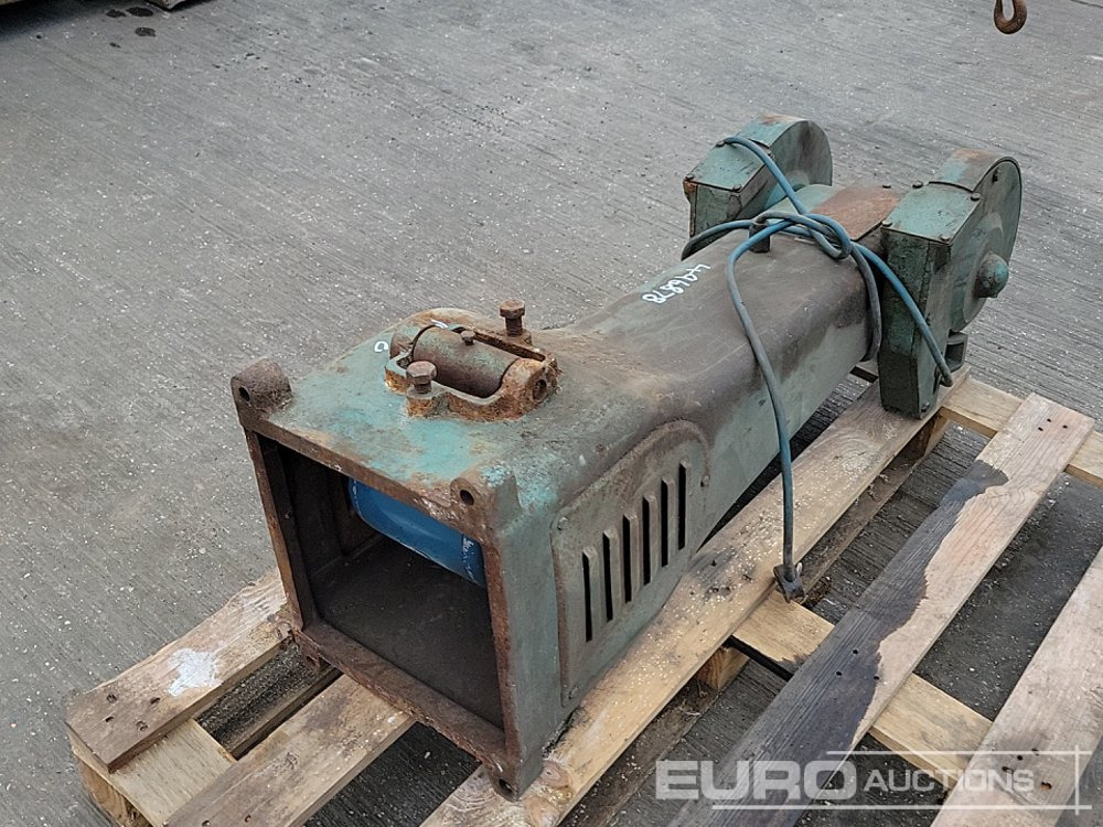 230Volt Pedestal Grinder - معدات البناء: صورة 5 230Volt Pedestal Grinder - معدات البناء: صورة 5