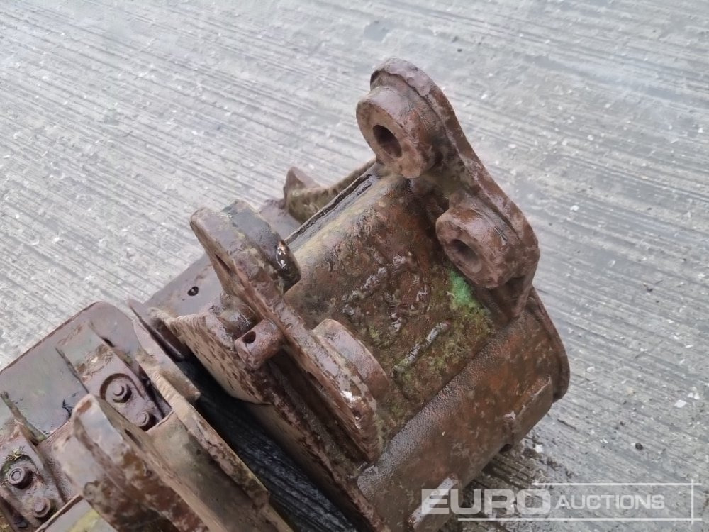 بكت 24", 10", 10" Digging Bucket 25mm Pin to suit Mini Excavator: صورة 9