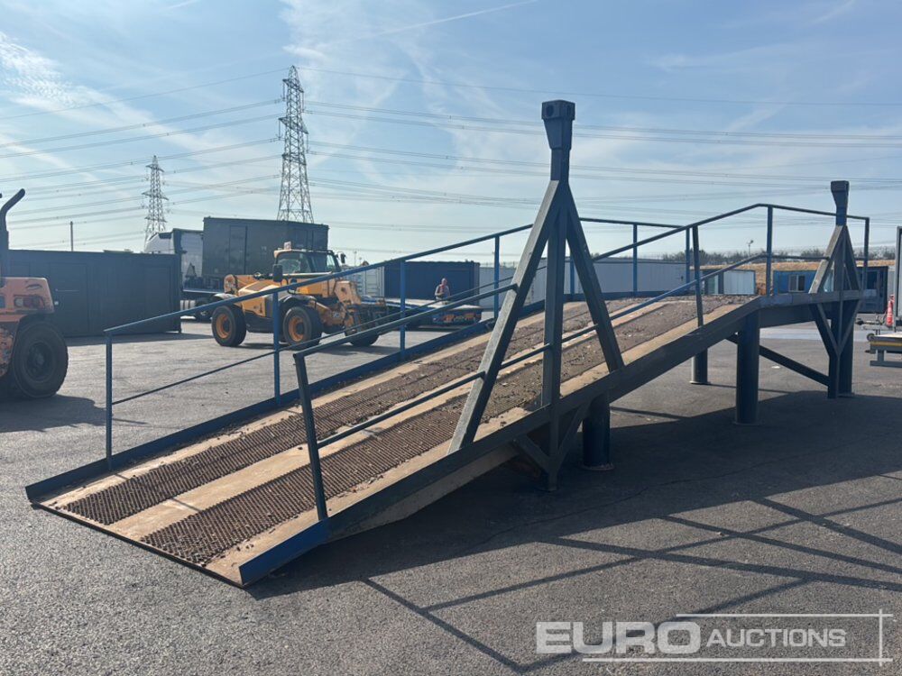 30' x 8' Loading Ramp - آليات: صورة 5 30' x 8' Loading Ramp - آليات: صورة 5