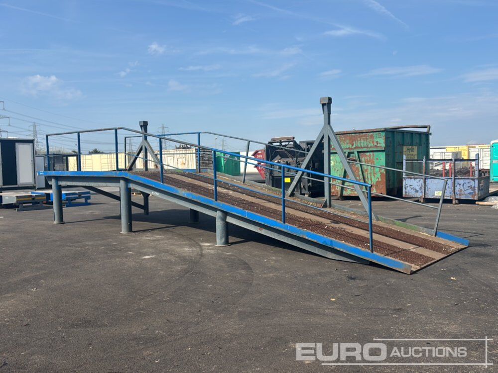 30' x 8' Loading Ramp - آليات: صورة 3 30' x 8' Loading Ramp - آليات: صورة 3
