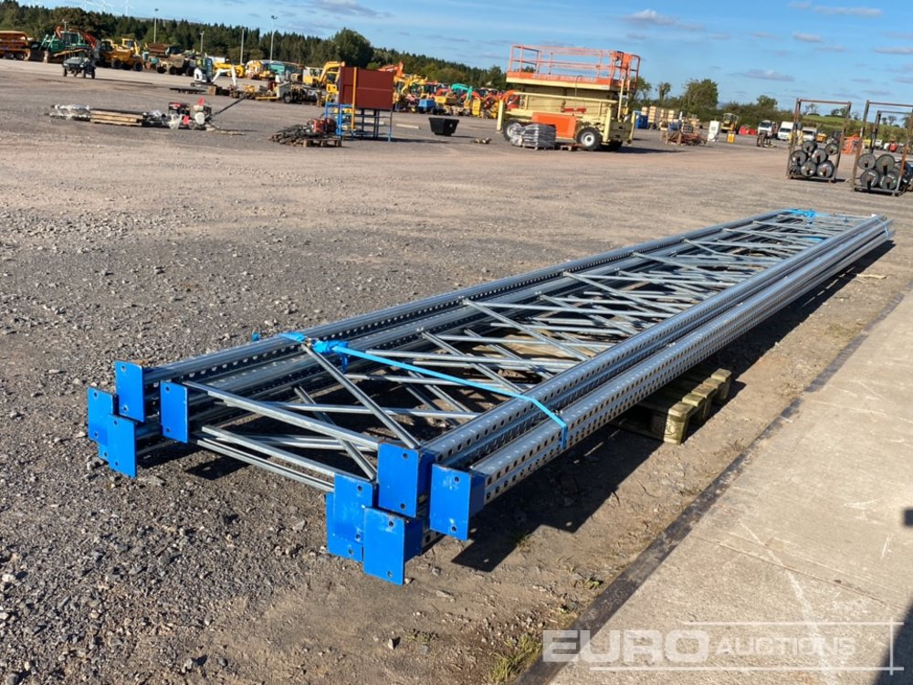 35' Pallet Racking Uprights (5 of) - معدات البناء: صورة 1 35' Pallet Racking Uprights (5 of) - معدات البناء: صورة 1