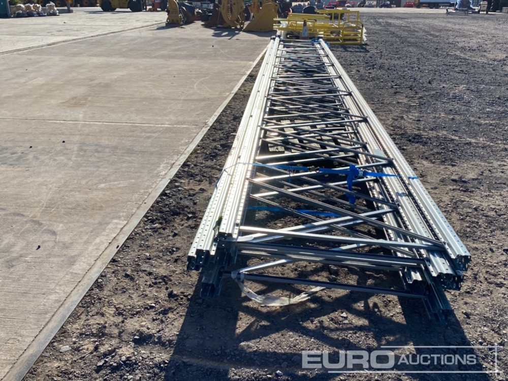35' Pallet Racking Uprights (5 of) - معدات البناء: صورة 3 35' Pallet Racking Uprights (5 of) - معدات البناء: صورة 3