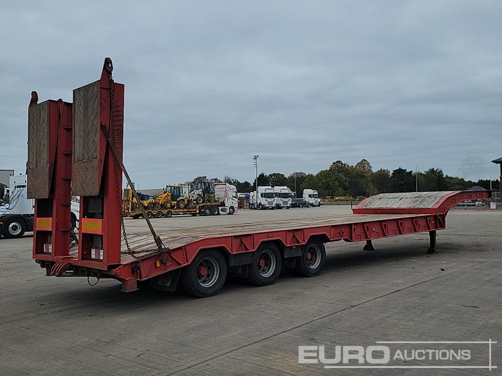 ARB Tri Axle Step Frame Low Loader Trailer, Out Riggers, Hydraulic Flip Toe Ramps - عربة منخفضة مسطحة نصف مقطورة: صورة 5 ARB Tri Axle Step Frame Low Loader Trailer, Out Riggers, Hydraulic Flip Toe Ramps - عربة منخفضة مسطحة نصف مقطورة: صورة 5