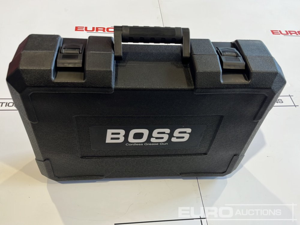 معدات البناء Boss 21 Volt Lithium Battery Cordless Grease Gun, 2 Batteries, Charger, Case, Shoulder Strap, Extension Pieces and Fittings: صورة 13