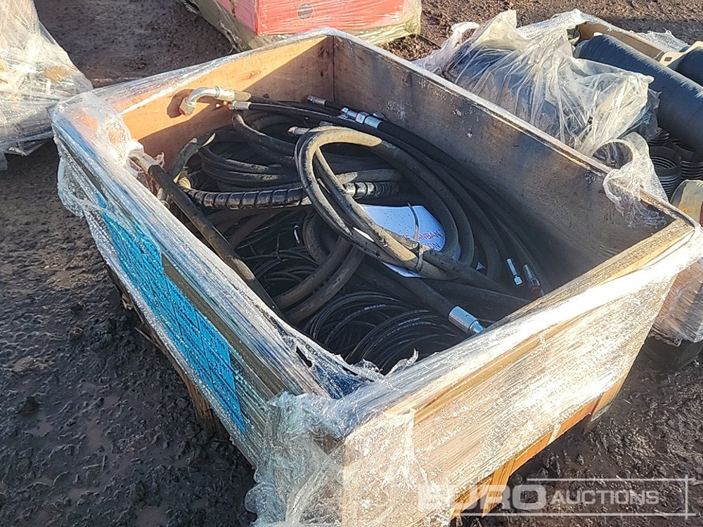 Box Of Hydraulic Hoses - قطع غيار - معدات صناعية: صورة 3 Box Of Hydraulic Hoses - قطع غيار - معدات صناعية: صورة 3