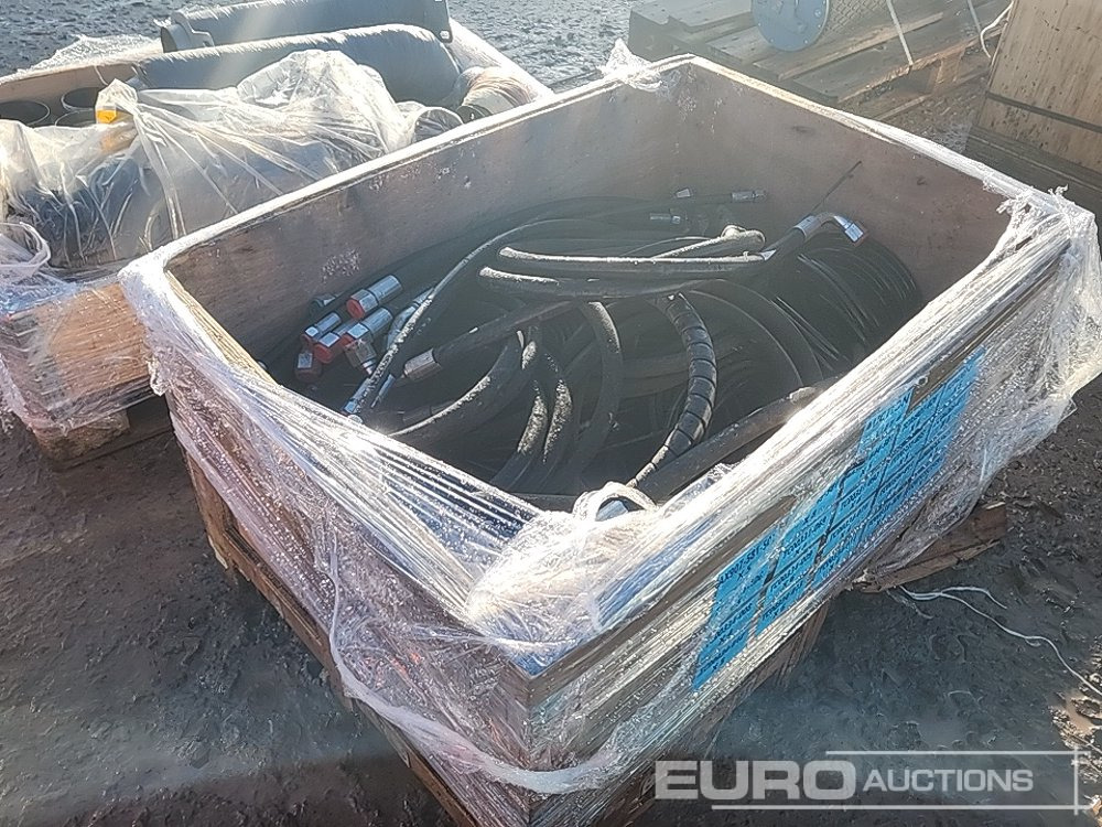 Box Of Hydraulic Hoses - قطع غيار - معدات صناعية: صورة 2 Box Of Hydraulic Hoses - قطع غيار - معدات صناعية: صورة 2