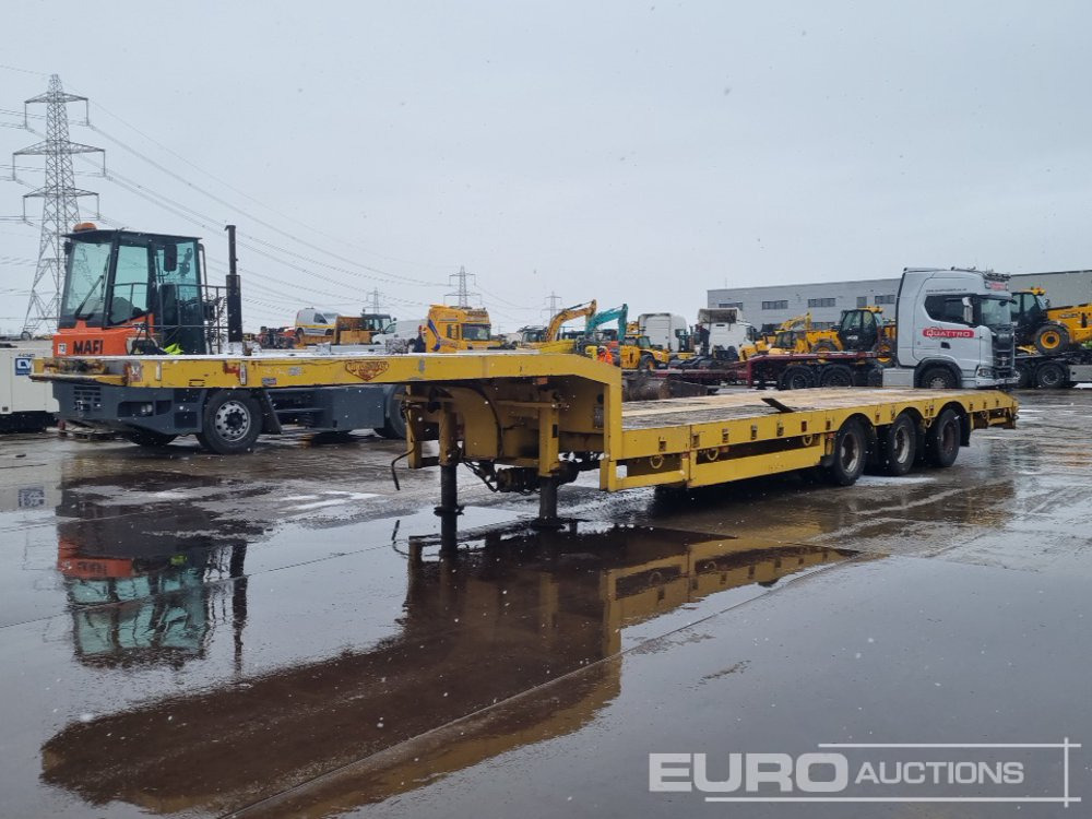 Broshuis Tri Axle Step Frame Low Loader Trailer, Outriggers - عربة منخفضة مسطحة نصف مقطورة: صورة 1 Broshuis Tri Axle Step Frame Low Loader Trailer, Outriggers - عربة منخفضة مسطحة نصف مقطورة: صورة 1