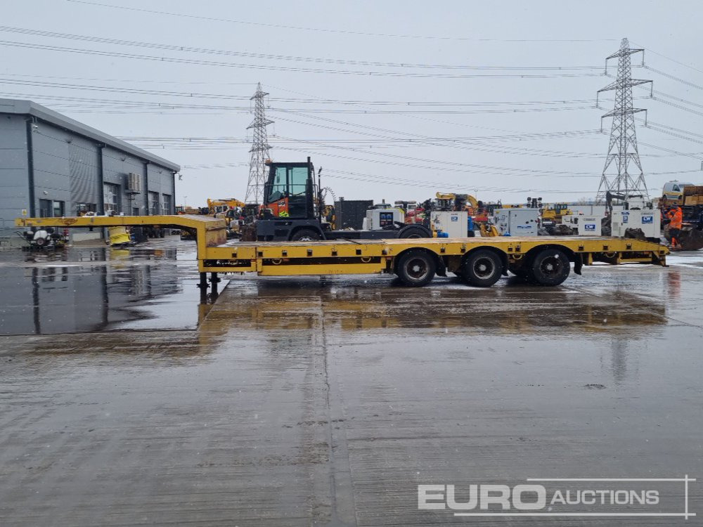 Broshuis Tri Axle Step Frame Low Loader Trailer, Outriggers - عربة منخفضة مسطحة نصف مقطورة: صورة 2 Broshuis Tri Axle Step Frame Low Loader Trailer, Outriggers - عربة منخفضة مسطحة نصف مقطورة: صورة 2