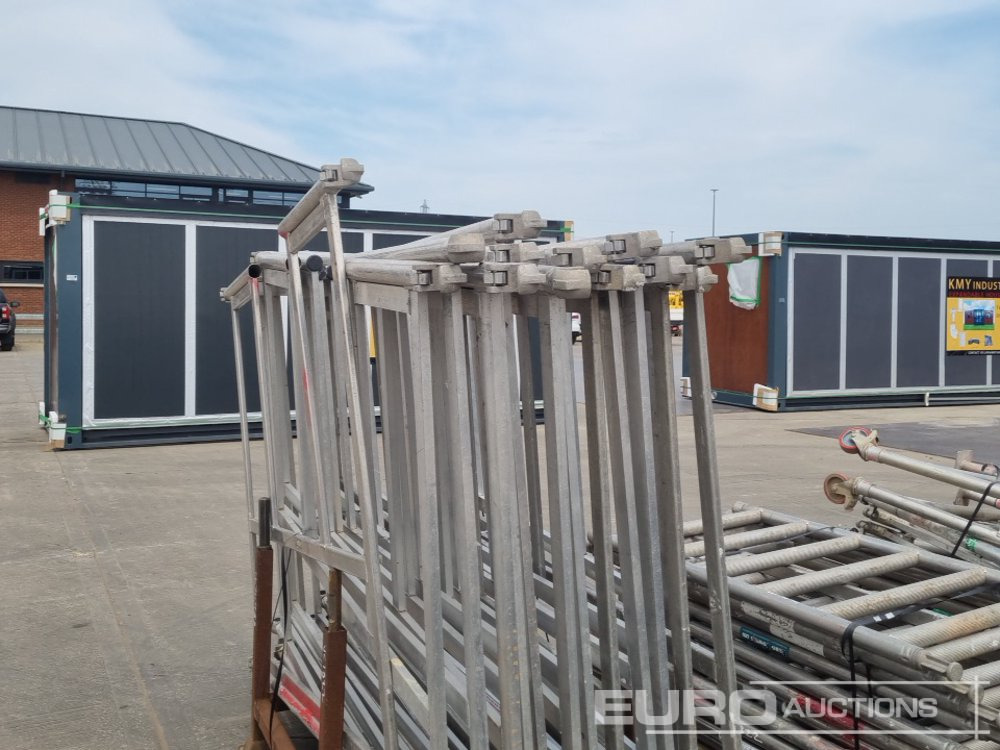 معدات البناء Bundle of Folding Aluminium Scaffolding (5 of), Bundle of Folding Fiberglass Scaffolding, Bundle of Aluminium Scaffolding (3 of), Aluminium Staging Boards (3 of): صورة 11