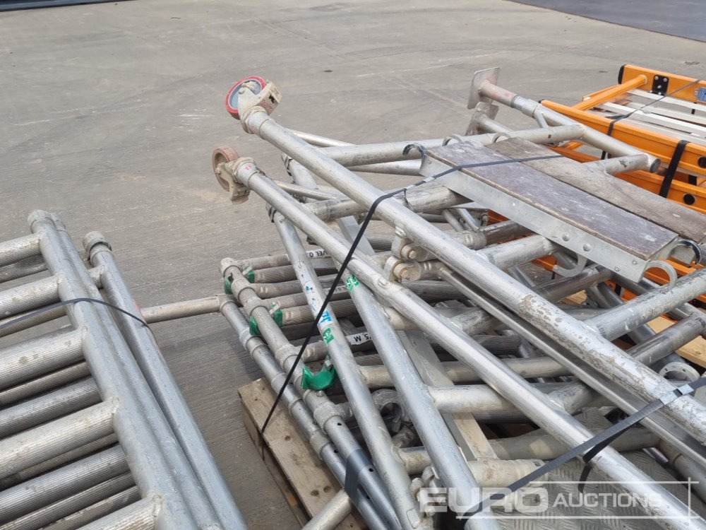 معدات البناء Bundle of Folding Aluminium Scaffolding (5 of), Bundle of Folding Fiberglass Scaffolding, Bundle of Aluminium Scaffolding (3 of), Aluminium Staging Boards (3 of): صورة 17