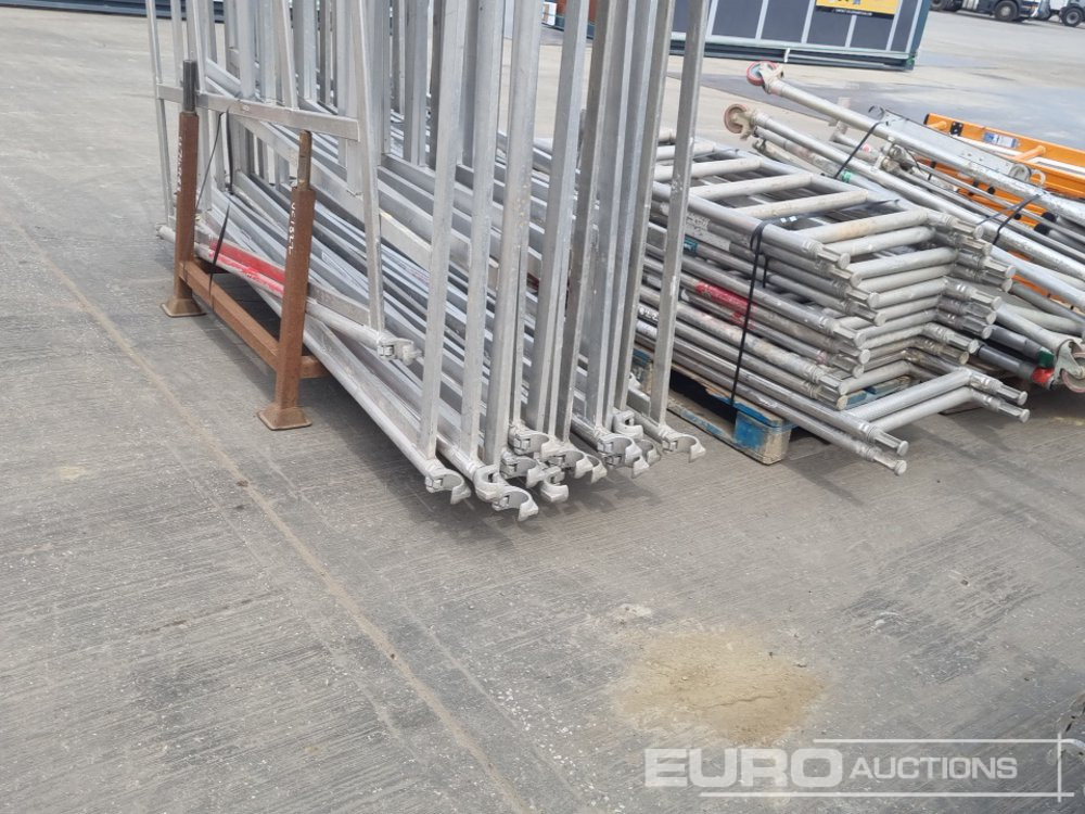 معدات البناء Bundle of Folding Aluminium Scaffolding (5 of), Bundle of Folding Fiberglass Scaffolding, Bundle of Aluminium Scaffolding (3 of), Aluminium Staging Boards (3 of): صورة 10