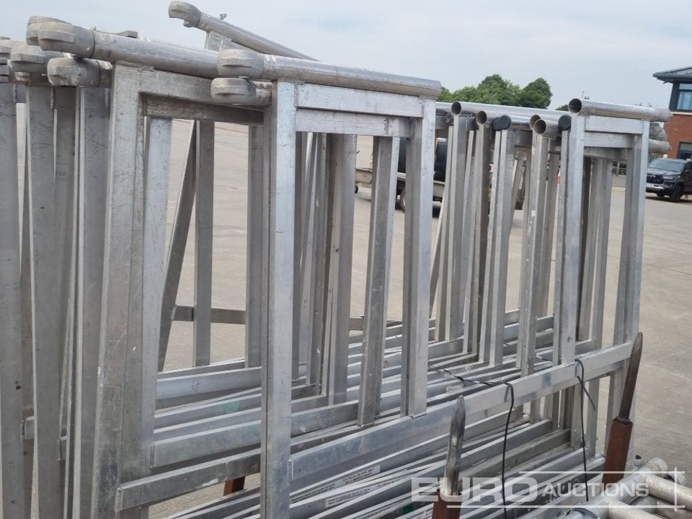 معدات البناء Bundle of Folding Aluminium Scaffolding (5 of), Bundle of Folding Fiberglass Scaffolding, Bundle of Aluminium Scaffolding (3 of), Aluminium Staging Boards (3 of): صورة 12