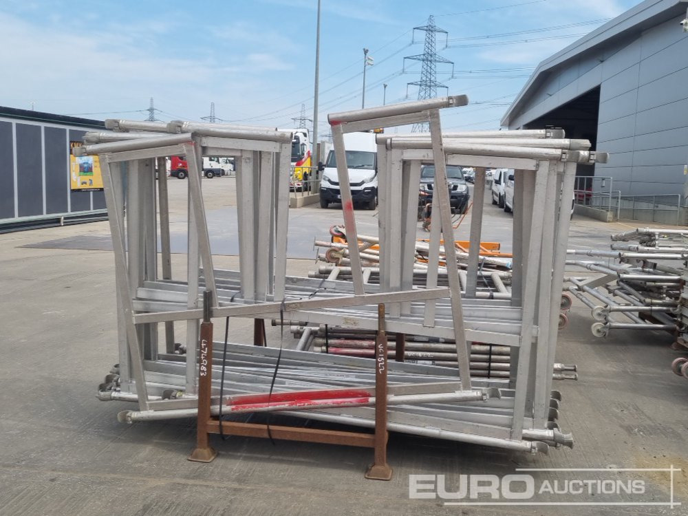 معدات البناء Bundle of Folding Aluminium Scaffolding (5 of), Bundle of Folding Fiberglass Scaffolding, Bundle of Aluminium Scaffolding (3 of), Aluminium Staging Boards (3 of): صورة 9