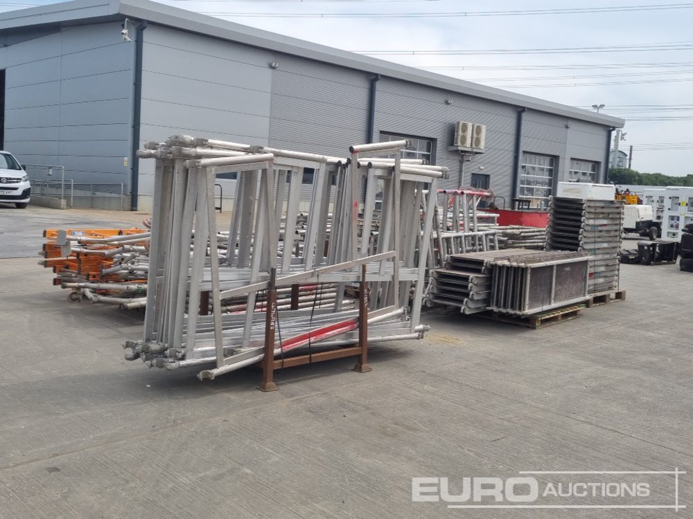 معدات البناء Bundle of Folding Aluminium Scaffolding (5 of), Bundle of Folding Fiberglass Scaffolding, Bundle of Aluminium Scaffolding (3 of), Aluminium Staging Boards (3 of): صورة 7