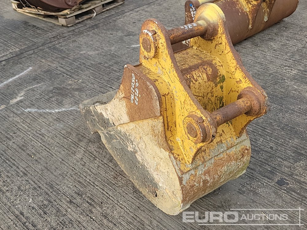 CAT 22" Digging Bucket 65mm to suit 13 Ton Excavator - بكت: صورة 3 CAT 22" Digging Bucket 65mm to suit 13 Ton Excavator - بكت: صورة 3