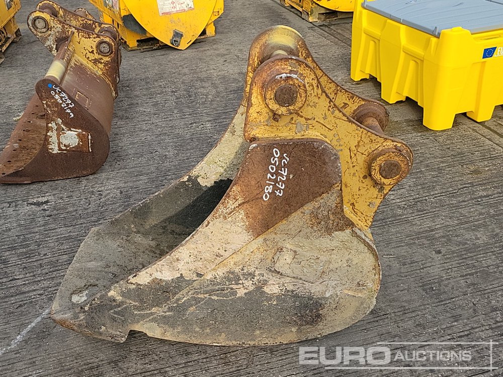 CAT 22" Digging Bucket 65mm to suit 13 Ton Excavator - بكت: صورة 2 CAT 22" Digging Bucket 65mm to suit 13 Ton Excavator - بكت: صورة 2