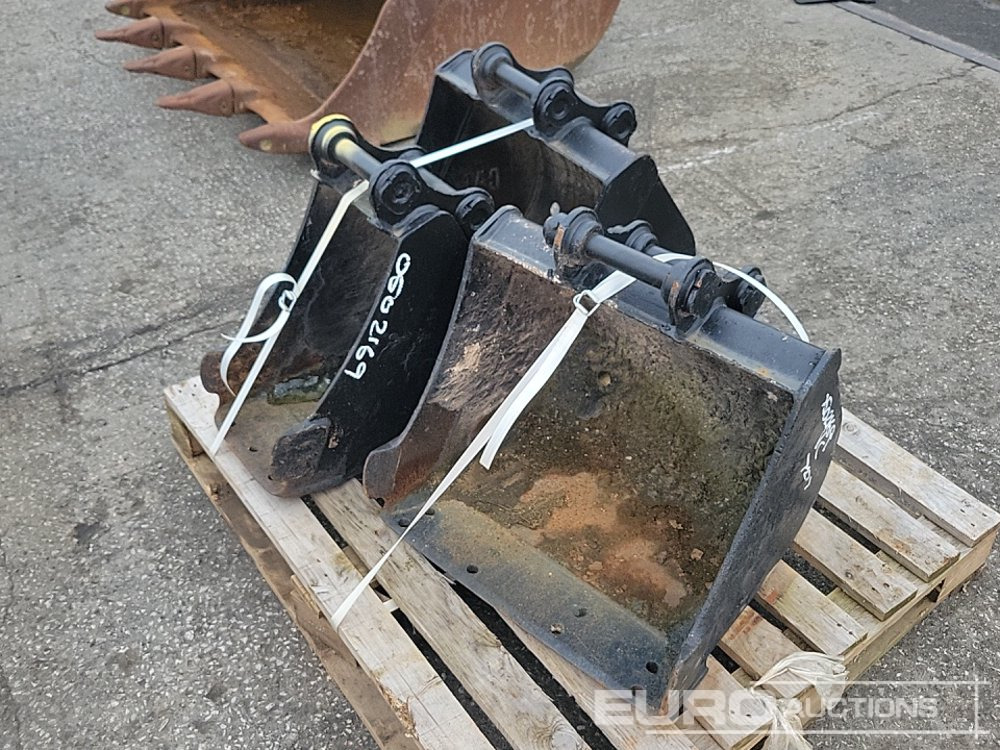 CAT 24", 24", 12" Digging Bucket 35mm Pin to suit Mini Excavator - بكت: صورة 1 CAT 24", 24", 12" Digging Bucket 35mm Pin to suit Mini Excavator - بكت: صورة 1