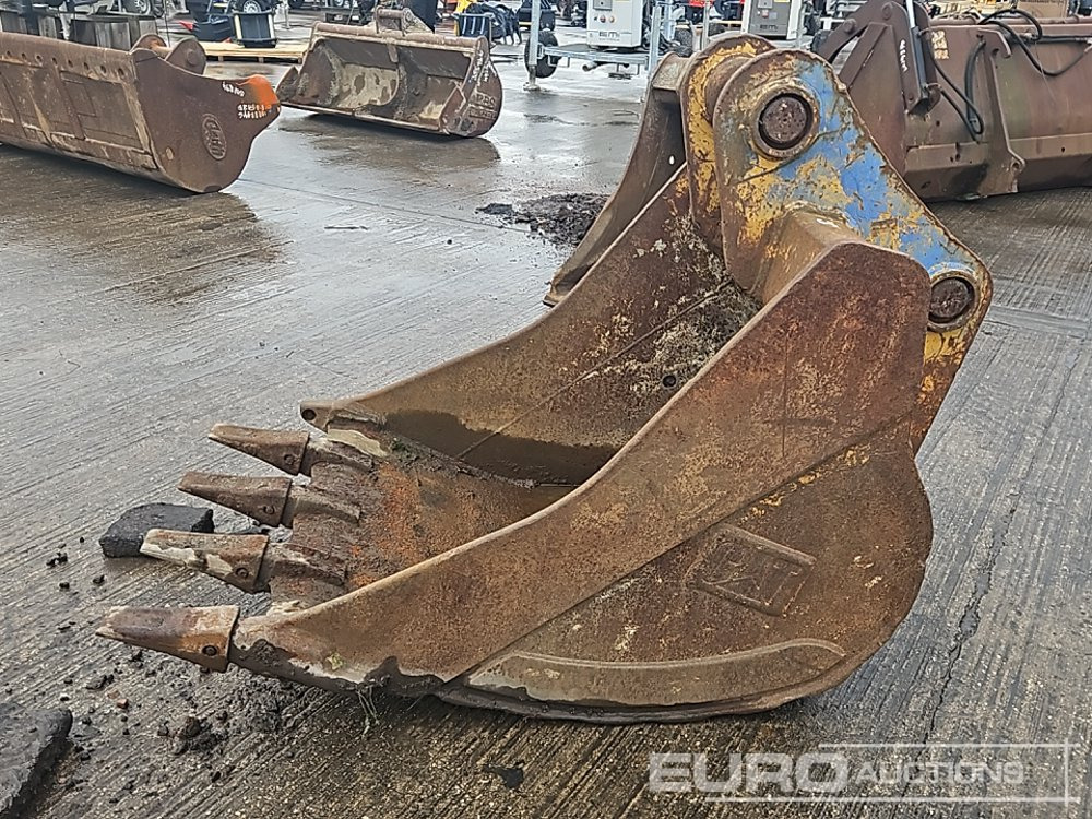 CAT 32" Digging Bucket 65mm Pin to suit 13 Ton Excavator - بكت: صورة 2 CAT 32" Digging Bucket 65mm Pin to suit 13 Ton Excavator - بكت: صورة 2