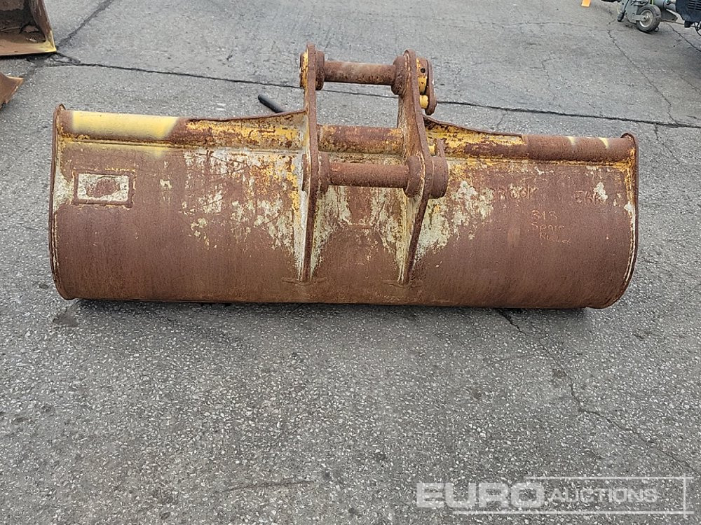 CAT 72" Ditching Bucket 65mm Pin to suit 13 Ton Excavator - بكت: صورة 4 CAT 72" Ditching Bucket 65mm Pin to suit 13 Ton Excavator - بكت: صورة 4