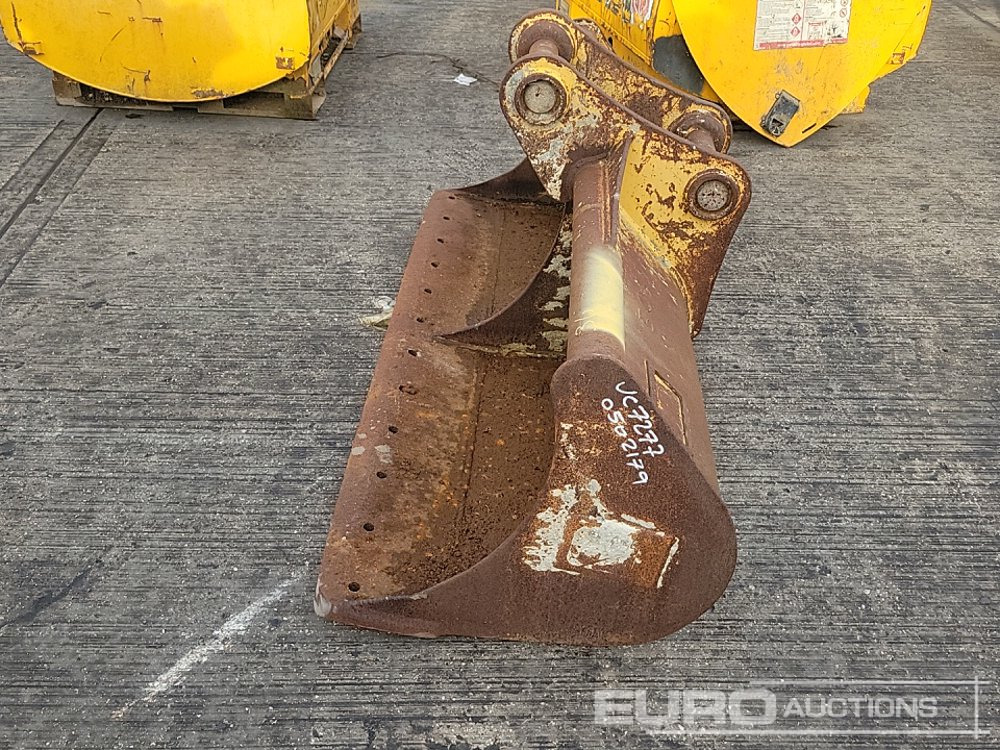 CAT 72" Ditching Bucket 65mm to suit 13 Ton Excavator - بكت: صورة 2 CAT 72" Ditching Bucket 65mm to suit 13 Ton Excavator - بكت: صورة 2