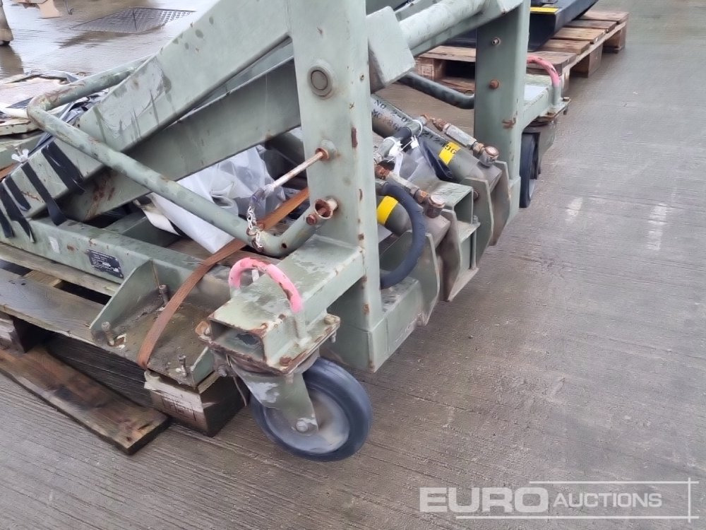 معدات المناولة Carlisle Engineering Hydraulic Trolley Lift: صورة 14