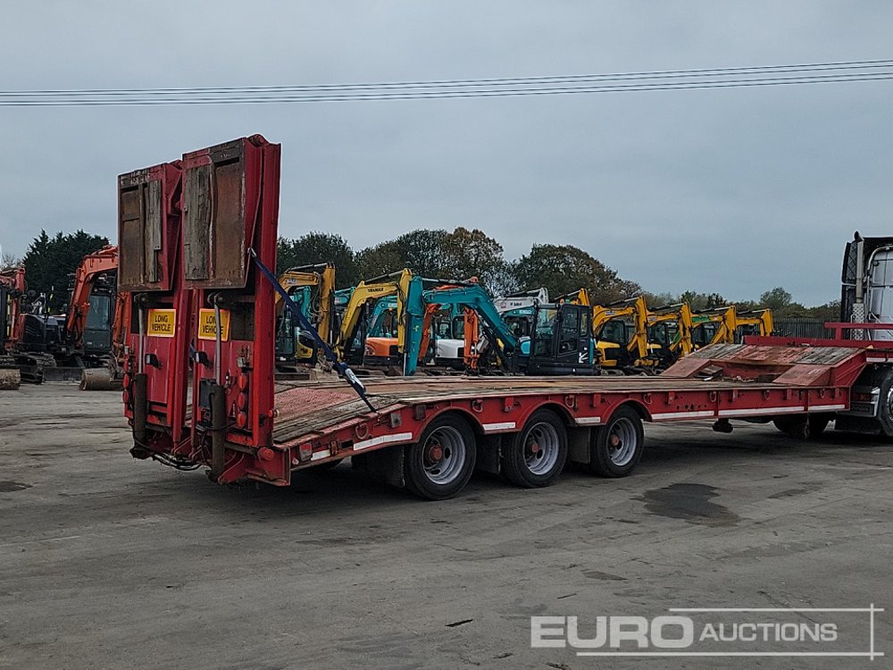 Cheiftain Tri Axle Stepframe Low Loader Trailer, Neck Ramps, Out Riggers, Hydraulic Flip Toe Ramps - عربة منخفضة مسطحة نصف مقطورة: صورة 5 Cheiftain Tri Axle Stepframe Low Loader Trailer, Neck Ramps, Out Riggers, Hydraulic Flip Toe Ramps - عربة منخفضة مسطحة نصف مقطورة: صورة 5