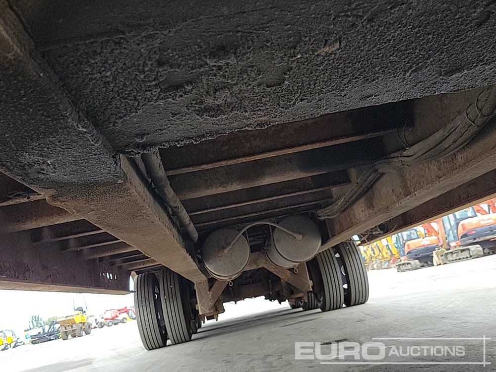 عربة منخفضة مسطحة نصف مقطورة Cheiftain Tri Axle Stepframe Low Loader Trailer, Neck Ramps, Out Riggers, Hydraulic Flip Toe Ramps: صورة 34