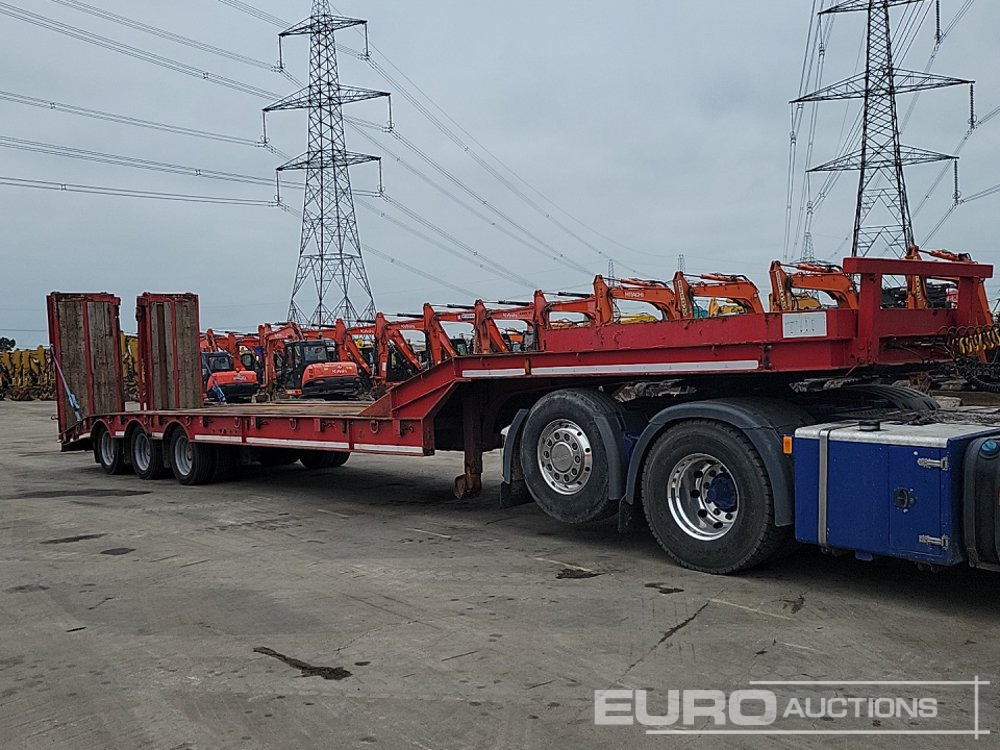 عربة منخفضة مسطحة نصف مقطورة Cheiftain Tri Axle Stepframe Low Loader Trailer, Neck Ramps, Out Riggers, Hydraulic Flip Toe Ramps: صورة 7