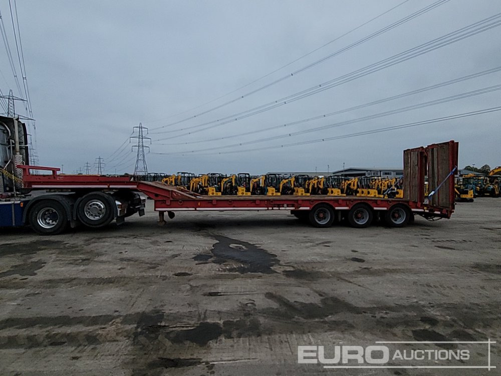 Cheiftain Tri Axle Stepframe Low Loader Trailer, Neck Ramps, Out Riggers, Hydraulic Flip Toe Ramps - عربة منخفضة مسطحة نصف مقطورة: صورة 2 Cheiftain Tri Axle Stepframe Low Loader Trailer, Neck Ramps, Out Riggers, Hydraulic Flip Toe Ramps - عربة منخفضة مسطحة نصف مقطورة: صورة 2