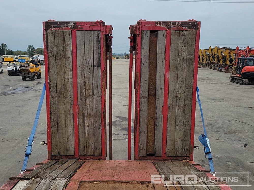 عربة منخفضة مسطحة نصف مقطورة Cheiftain Tri Axle Stepframe Low Loader Trailer, Neck Ramps, Out Riggers, Hydraulic Flip Toe Ramps: صورة 19